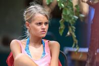 Death in Paradise – Die junge Jess Chambers (Hetti Bywater) hat ein schockierendes Geheimnis.