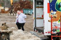 Too Large – Vanessa visits scrapyard to sell items and weigh-in.