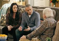 Man with a Plan – (v.li.) Liza Snyder (Andi Burns), Matt LeBlanc (Adam Burns), Stacey Keach (Joe Burns).