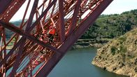 Genial konstruiert – Der Garabit-Viadukt im zentralfranzösischen Ruynes ist eine Eisenbahnbrücke, die die Ufer des Flusses Truyère verbindet. Chefingenieur war Ende des 19. Jahrhunderts Gustave Eiffel.