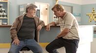 Sweat – SÃœDWESTRUNDFUNK Sweat, Episode 1: Pilot - DebÃ¼t im Dritten Raimund (Detlev Buck), Besitzer der Perle, ist der einzige, der Detlef (Moritz Berg) wieder beruhigen kann. Â