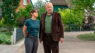 Tatort – Borowski (Axel Milberg) und Mila Sahin (Almila Bagriaci) tauchen ab in die Dorf-Atmosphäre von Wacken.