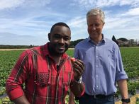 Nelson Müllers Lebensmittelreport – Nelson Müllers Lebensmittelreport: Der Sternekoch zeigt, wie unser Obst weltweit angebaut wird.