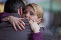 Danni Lowinski – Während Danni (Annette Frier, r.) an einem neuen Fall arbeitet, macht ihr die anstehende Veränderung in Ollis (Jan Sosniok, l.) Leben mehr zu schaffen als ihr lieb ist.