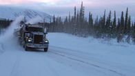 World's most Extreme – Der Dalton Highway gehört zu den entlegensten Straßen der Welt. Der 12-stündige Weg kann im Winter bis zu fünf Tage dauern.