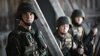 Californian Commando – Kaum ist Van Hamilton (Kian Lawley) in Finnland gelandet, wird er von der Militärpolizei eingezogen und zu den Commandos in die finnische Wildnis verfrachtet.