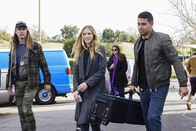 Navy CIS – Bishop (Emily Wickersham, m.), Nick Torres (Wilmer Valderrama, r.)