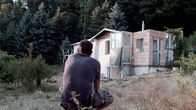 Der Proband – Adrians (Domenique Zimmer) Leben ist eine Ruine.