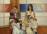 How I Met Your Mother – Simon (Collin Christopher, l.) ist bei Robin (Cobie Smulders, r.) in der Sendung. Doch wird es eine gute Sendung werden?