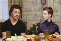 Young Sheldon – Georgie Cooper (Montana Jordan, l.); Sheldon Cooper (Iain Armitage, r.)