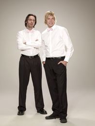 Party Down – (1. Staffel) Roman DeBeers (Martin Starr, l.); Kyle Bradway (Ryan Hansen, r.)