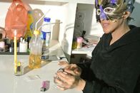 Drogen im Visier – BANGKOK- Stripper 'Aei' smokes crystal meth through a water pipe.