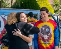 The Goldbergs – (v.li.) Wendi McLendon-Covey (Beverly Goldberg), Hayley Orrantia (Erica Goldberg), Sam Lerner (Geoff Schwartz).