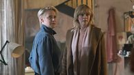 Die Erbschaft – Solveig Riis Grønnegaard (Lene Maria Christensen, re.) will von Gro Grønnegaard (Trine Dyrholm, li.) wissen, was passiert ist.