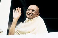 Gandhi – Mahatma Gandhi (Ben Kingsley) gelang die Unabhängigkeit seiner indischen Heimat vom britischen Empire mit dem Prinzip gewaltlosen Widerstands.
