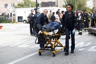 Chicago Fire – Chicago Fire Staffel 8 Folge 8 Abtransport: Kara Killmer als Sylvie Brett, Annie Ilonzeh als Emily Foster Copyright: SRF/2019 NBC Universal