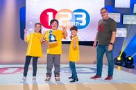 1, 2 oder 3 – Das Rateteam aus Rottenmann/Österreich mit Elton und dem Piet-Flosse-Pokal.