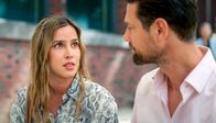 Rote Rosen – Lara (Alexandra Fonsatti) will Julius (Jan Stapelfeldt) vor Richard warnen, aber sie braucht auch Richards Geld...