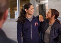 Chicago Fire – Chicago Fire Fallstricke - Bad for the Soul Staffel 4, Episode 15 Freudiges Wiedersehen: Miranda Rae Mayo als Stella Kidd, Monica Raymund als Gabriela Dawson