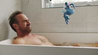 Happy! – Nick Sax (Christopher Meloni, l.); Happy (r.)