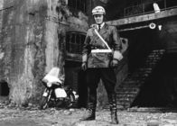 Polizeifunk ruft – Streifenfahrer Hartmann (Karl-Heinz Heß).