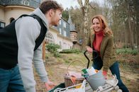 Die Cooking Academy – Chris Mircovic (Brian Rosenkranz, l.); Felicitas Eichen (Simone Hanselmann, r.)