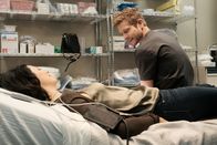 Atlanta Medical – L-R: Lily (Violett Beane), Conrad (Matt Czuchry)