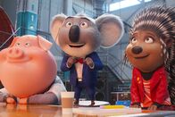 Sing 2 – Ein lustiges Trio, v.li.: Schwein Gunter, Buster Moon, Igel Ash