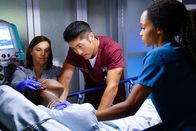 Chicago Med – Brian Tee als Dr. Ethan Choi, Yaya DaCosta als April Sexton. Copyright: SRF/NBC Universal