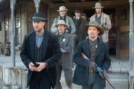 Todeszug nach Yuma – Zwischen dem Banditen (Russell Crowe, l.) und dem Farmer (Christian Bale) entwickelt sich sogar so etwas wie Freundschaft. Als jedoch Wades Bande auftaucht, kommt es zum entscheidenden Gefecht.