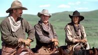 Open Range - Weites Land – Boss Spearman (Robert Duvall, Mitte), Charley Waite (Kevin Costner, li.) und Button (Diego Luna) treiben die Herde als „Freegrazer“ durch den Westen.