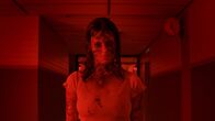 Cryptid – Tuva (Beata Borelius) taucht nach ihrem Tod wieder in der Schule auf.
