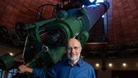 Faszination Universum – Die Weiten des Universums scheinen grenzenlos, unser Verstand aber kann Unendlichkeit nicht erfassen. Gibt es vielleicht doch eine Grenze? Harald Lesch wagt den Blick zum Rand der Welt.
