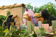 Rudis Rasselbande – Grete (Viviane Podlich) hat eine Zirkuskarte für zwei und damit ein Problem: Wen wird sie mitnehmen und wen nicht? Ella (Anna Menzel) oder Rudi (Lennart Morgenstern)?