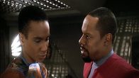 Star Trek - Deep Space Nine – Jake Sisko (Cirroc Lofton) und Benjamin 'Ben' Sisko (Avery Brooks)