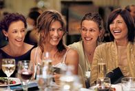 Freunde mit Geld – v.r.) und Christine (Catherine Keener, r.), sondern beneidet ihre Freundinnen um ihr ausgefülltes Leben ...