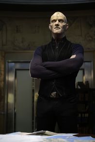 The Strain – Der Meister zeigt sein wahres Gesicht und nicht nur Quinlan (Rupert Penry-Jones) weiß, dass damit der letzte Schritt seines Kampfes eingeläutet ist ...