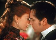 Moulin Rouge – Erobert ihr Herz im Sturm: Nicole Kidman als Kurtisane Satine, Ewan McGregor als Dichter Christian
