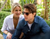 Knight and Day – Müssen einen skrupellosen Waffenhändler und einen übergelaufenen Agenten schachmatt setzen: June (Cameron Diaz, l.) und Roy (Tom Cruise, r.) in einem gnadenlosen Wettlauf mit der Zeit ...