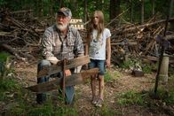 Friedhof der Kuscheltiere – Left to right: John Lithgow as Jud and Jeté Laurence as Ellie in PET SEMATARY, from Paramount Pictures.