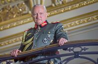 Diplomatie – General von Choltitz (Niels Arestrup) macht seinen Männern noch einmal Mut - für den letzten, aussichtslosen Kampf.