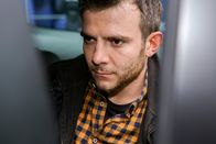 Tatort – Helmut Mader (Eugen Knecht), der Ehemann des verstorbenen Unfallopfers.