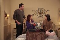 How I Met Your Mother – Marshall (Jason Segel, l.) und Lily (Alyson Hannigan, M.) machen Robin (Cobie Smulders, r.) mit einem Leben in einem Vorort von New York bekannt, was Robin mehr als nur schockiert ...