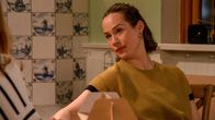 Rote Rosen – Jenny (Luzie Buck) rotiert zwischen Umzugschaos und neuem Job.