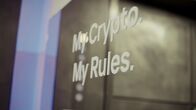World Wide Cybercrime – Das Graffiti "My Crypto. My Rules" prangt im Treppenhaus des W3-Hub in Berlin.