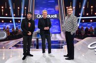 Quizduell-Olymp – Moderator Jörg Pilawa (M.) mit den Kandidaten des Teams "Gags": Den Comedians Kaya Yanar (l.) und Paul Panzer (r.).