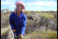 GEO Reportage – Lena Maria ist Rooibospflückerin in Suid Bokkefeld. Der weltweit begehrte Tee wächst nur in Südafrika.