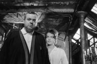 Der Prozess – Orson Welles als Advokat Albert Hastler und Romy Schneider als seine Assistentin Leni