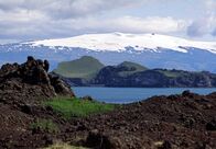 Reisewege – Island, Blick von den Westmännerinseln auf den vergletscherten Vulkan Hekla