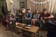 Speechless – (v.l.n.r.) Maya DiMeo (Minnie Driver); Ray DiMeo (Mason Cook); Dylan DiMeo (Kyla Kenedy); Jimmy DiMeo (John Ross Bowie)